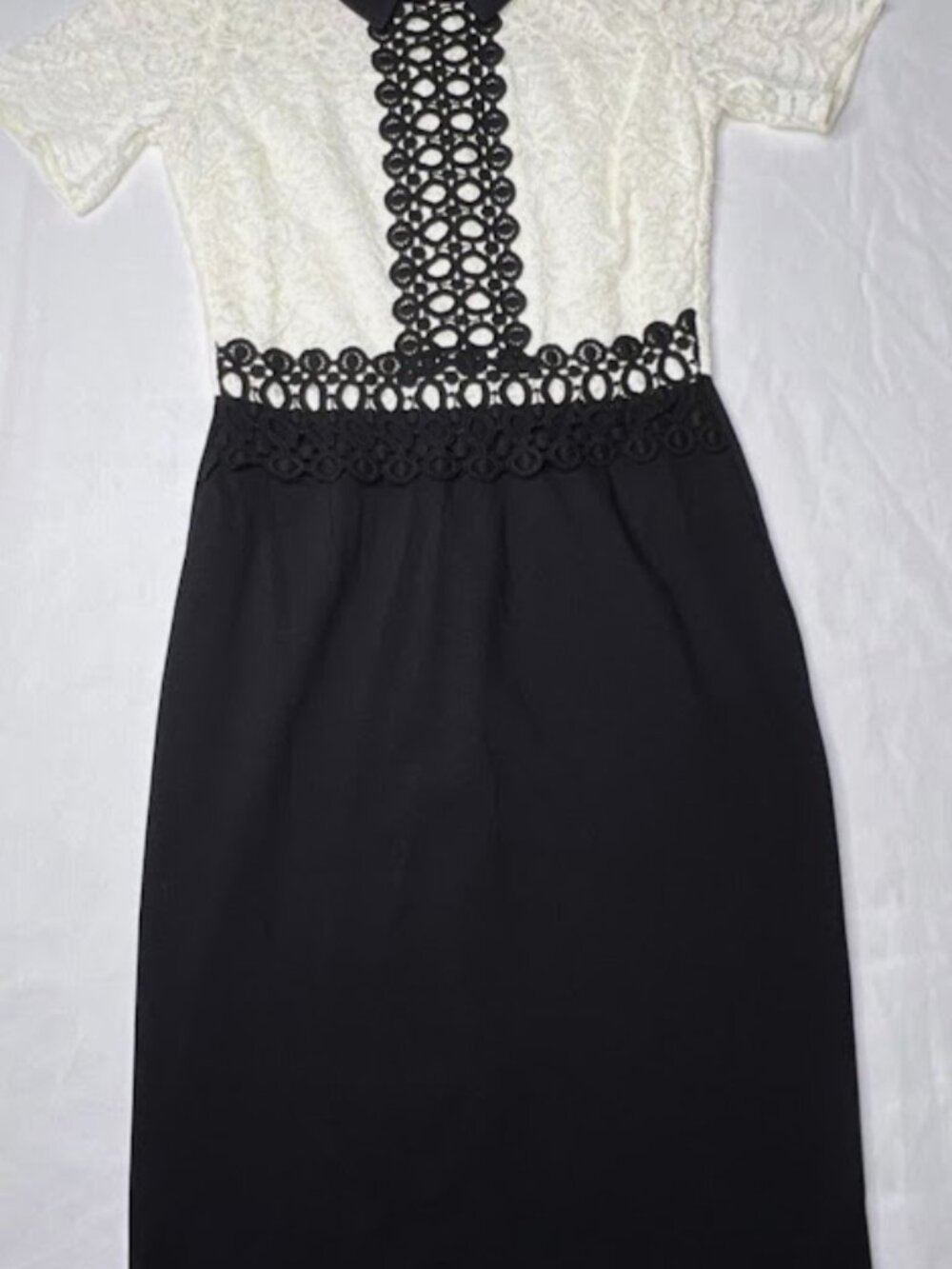 Bloomingdales Aqua Black Pearl Trim Short Sleeve Lace Mini Dress